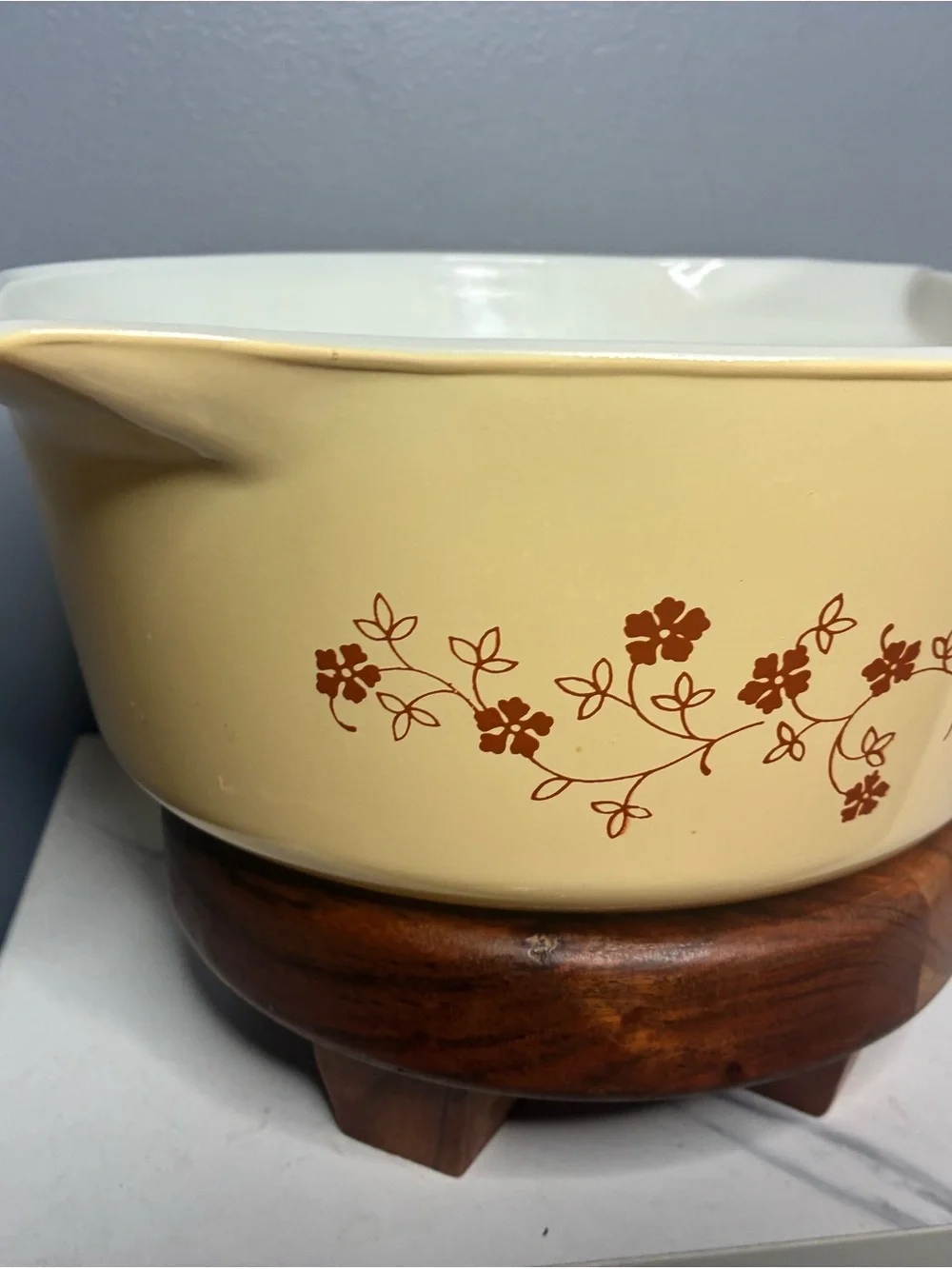 Pyrex Trailing Flowers 475-B 2.5 Qt Casserole Tan Brown Floral 1970s